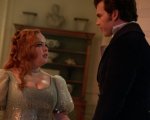 Bridgerton 3: nella nuova clip Colin annuncia il fidanzamento con Penelope alla sua famiglia