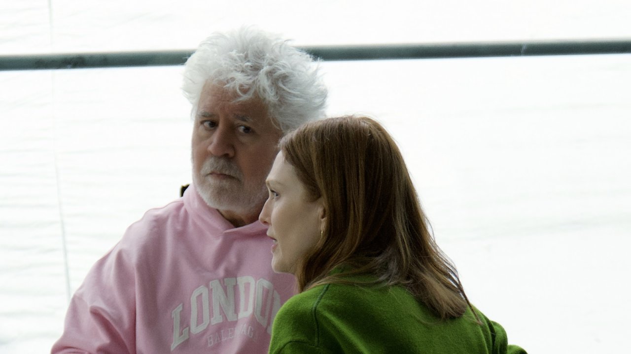 Almodovar sul set di The room next door