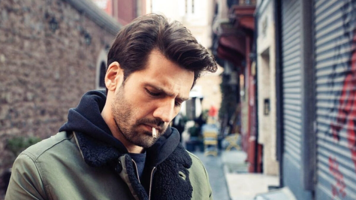 Kaan Urgancıoğlu interpreta Emir Kozcuoğlu