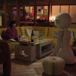Sunny, un'immagine della serie di Apple TV+