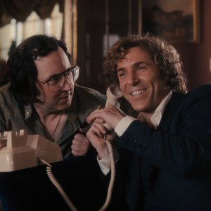 P. J. Byrne e Alessandro Nivola in una scena di The Big Cigar