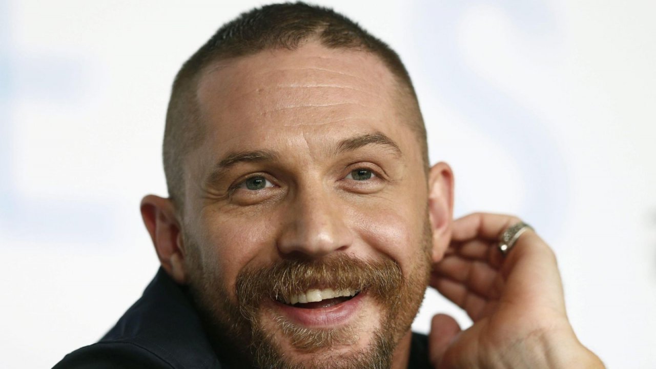 Tom Hardy in primissimo piano