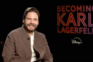 Becoming Karl Lagerfeld: intervista a Daniel Brühl