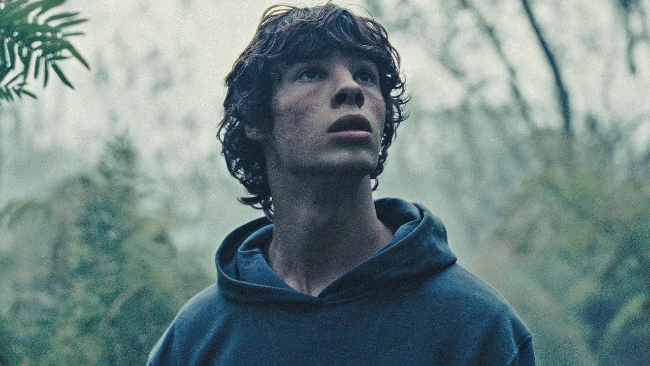 Un primo piano di Paul Kircher