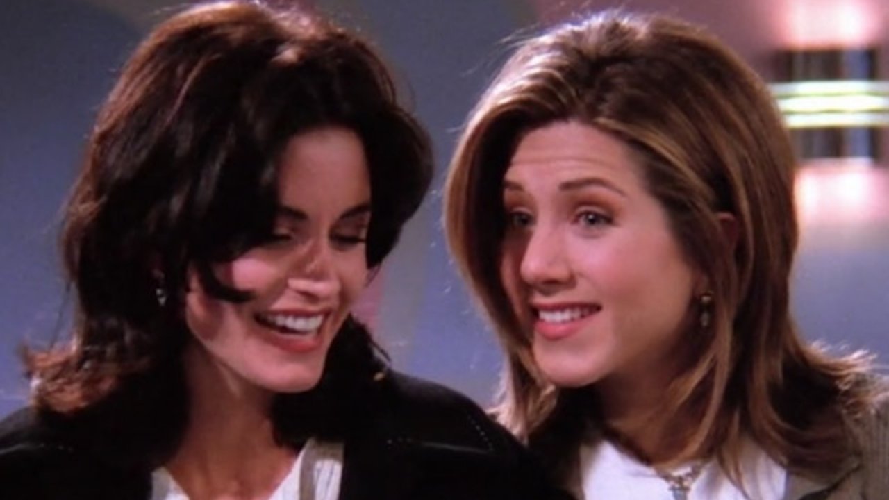 Jennifer Aniston, gli auguri a Courteney Cox per i suoi 60 anni: 