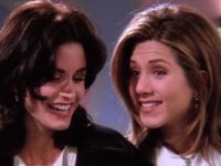 Jennifer Aniston, gli auguri a Courteney Cox per i suoi 60 anni: 'La mia migliore amica'