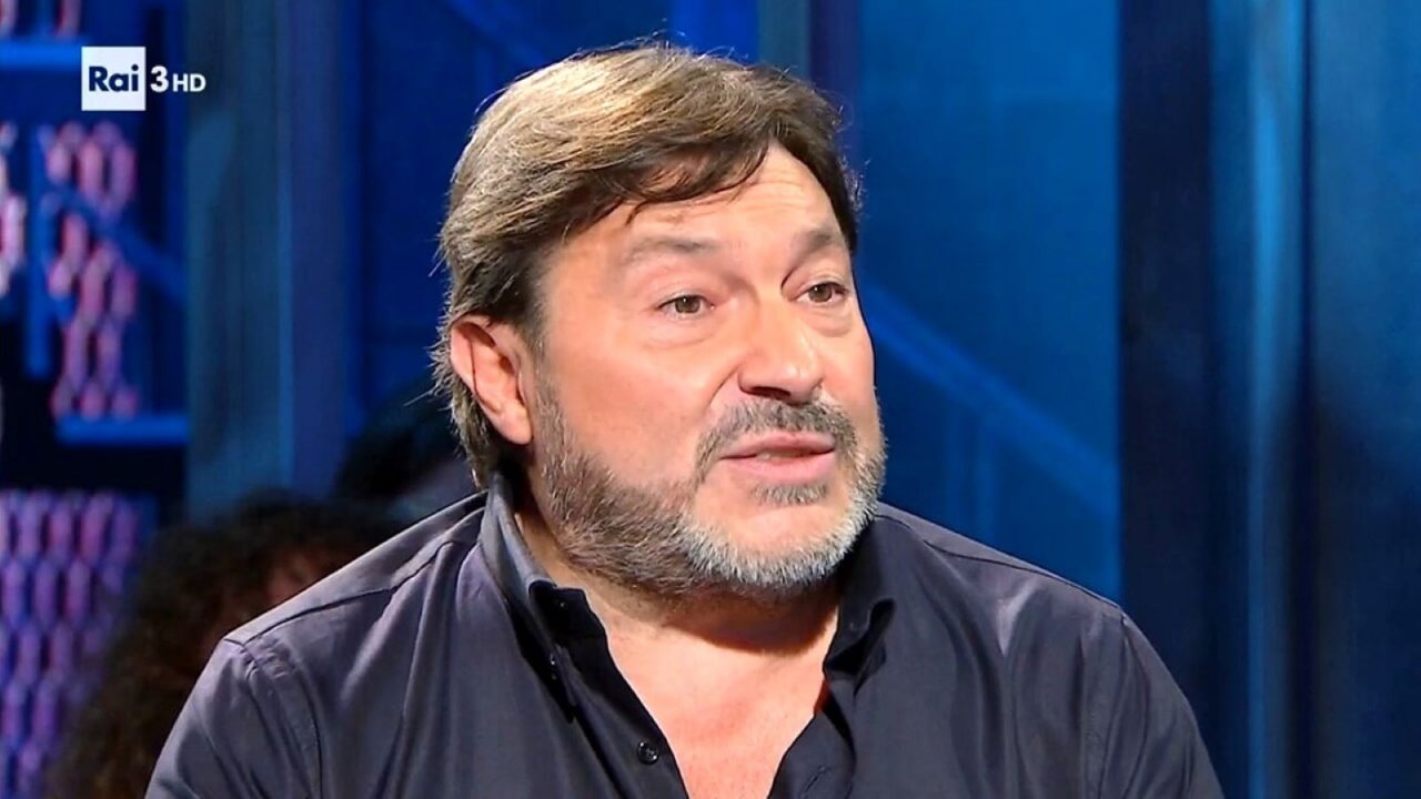 un primo piano di Sigfrido Ranucci, conduttore di Report