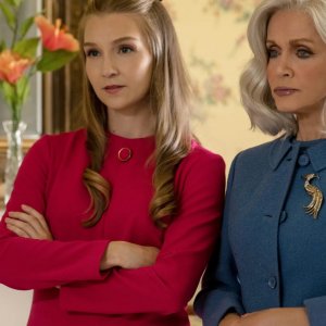 Dawn: Donna Mills, Elyse Maloway in una scena del film