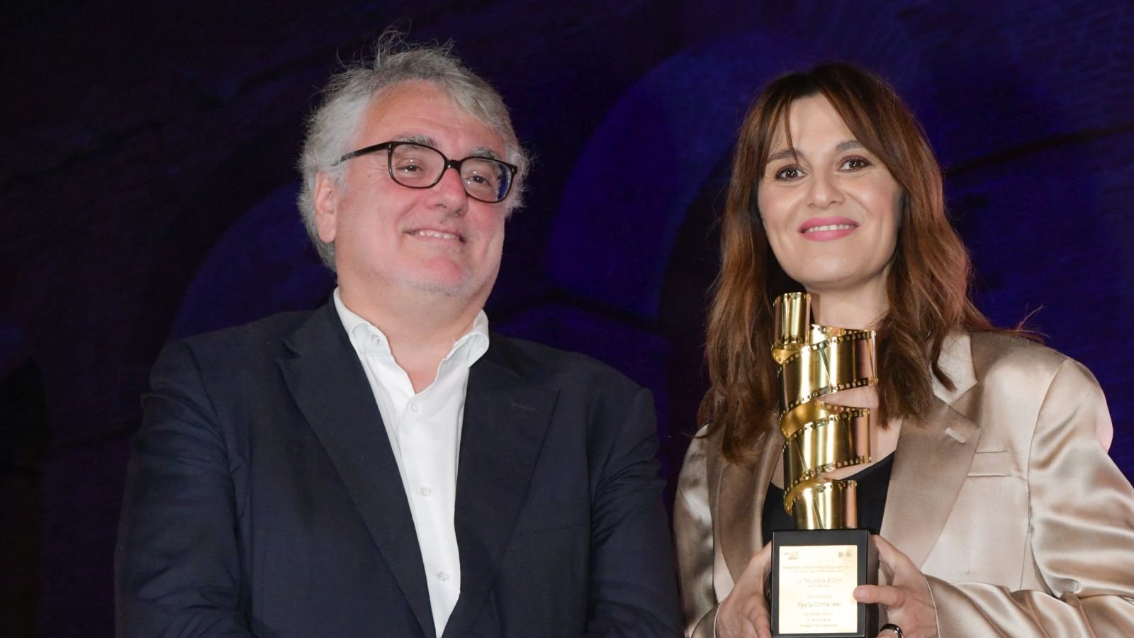 Paola Cortellesi ritira il premio come miglior attrice