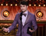 Angelina Jolie, Daniel Radcliffe e Jonathan Groff tra i vincitori dei Tony Awards 2024