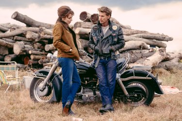 The Bikeriders Austin Butler E Jodie Comer In Un Immagine