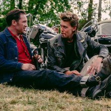 The Bikeriders: Austin Butler e Tom Hardy in una scena