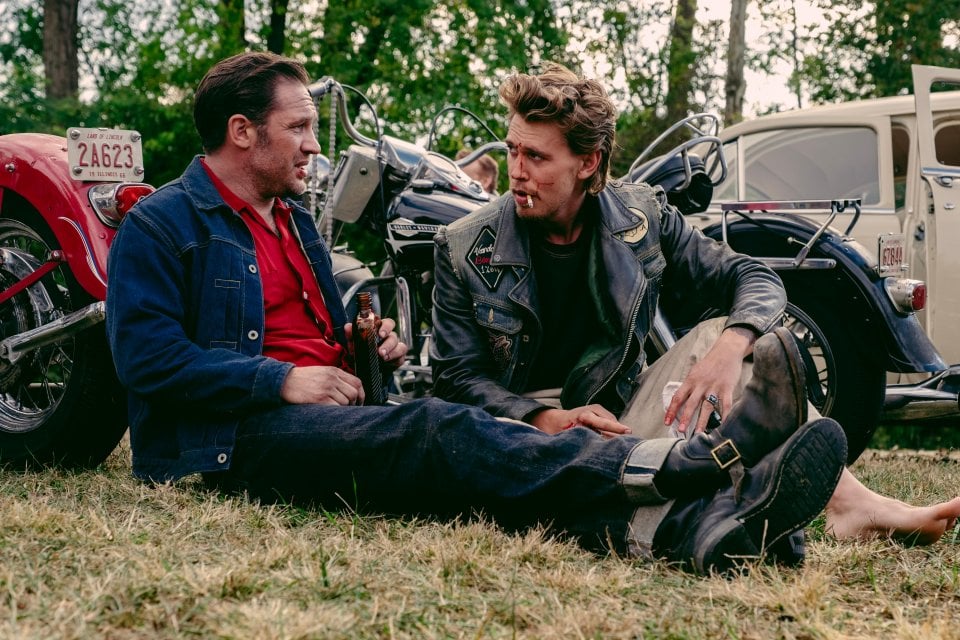 The Bikeriders Austin Butler E Tom Hardy In Una Scena