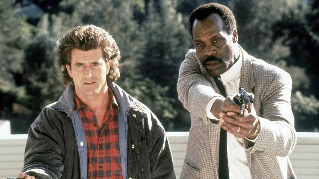 Mel Gibson e Danny Glover in una scena di Arma letale 2