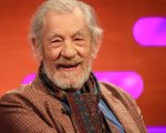 Ian McKellen ha avuto un incidente a teatro: l'attore è caduto dal palco durante una scena di battaglia