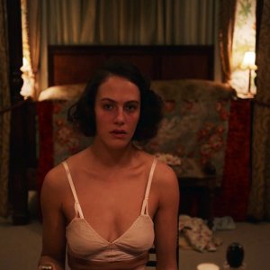 La dimora del male: Jessica Brown Findlay in una scena