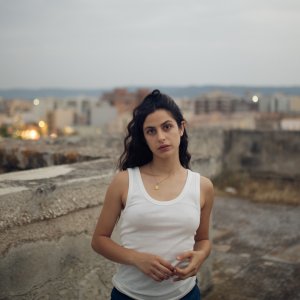 La treccia: un'immagine di Fotinì Peluso