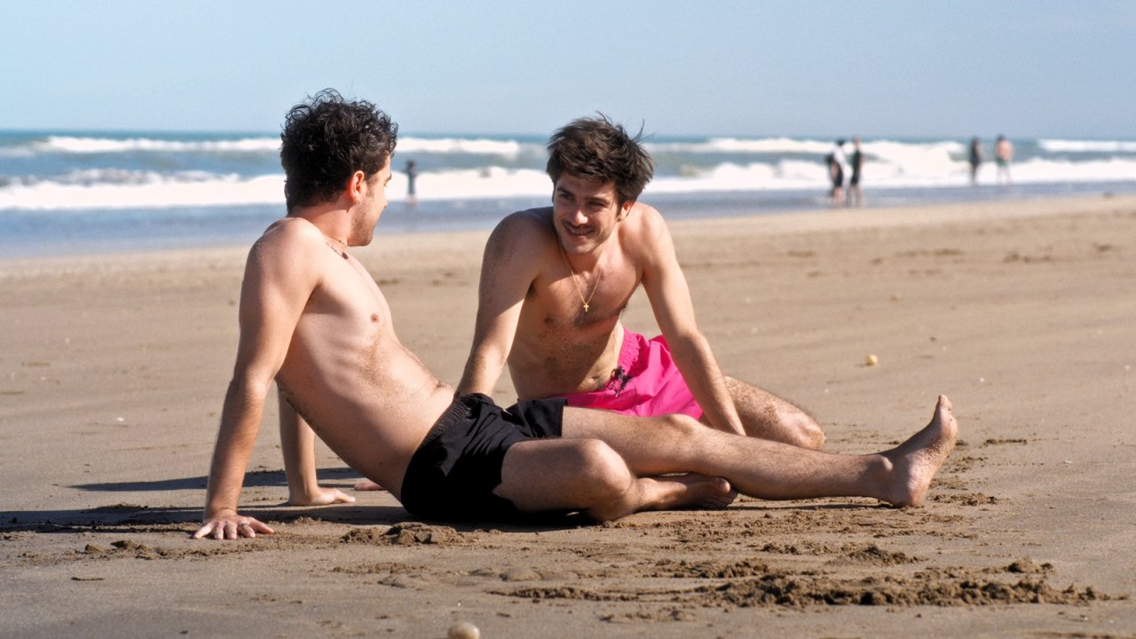 Javier Oran e Lautaro Bettoni in una scena del film L'amante dell'astronauta