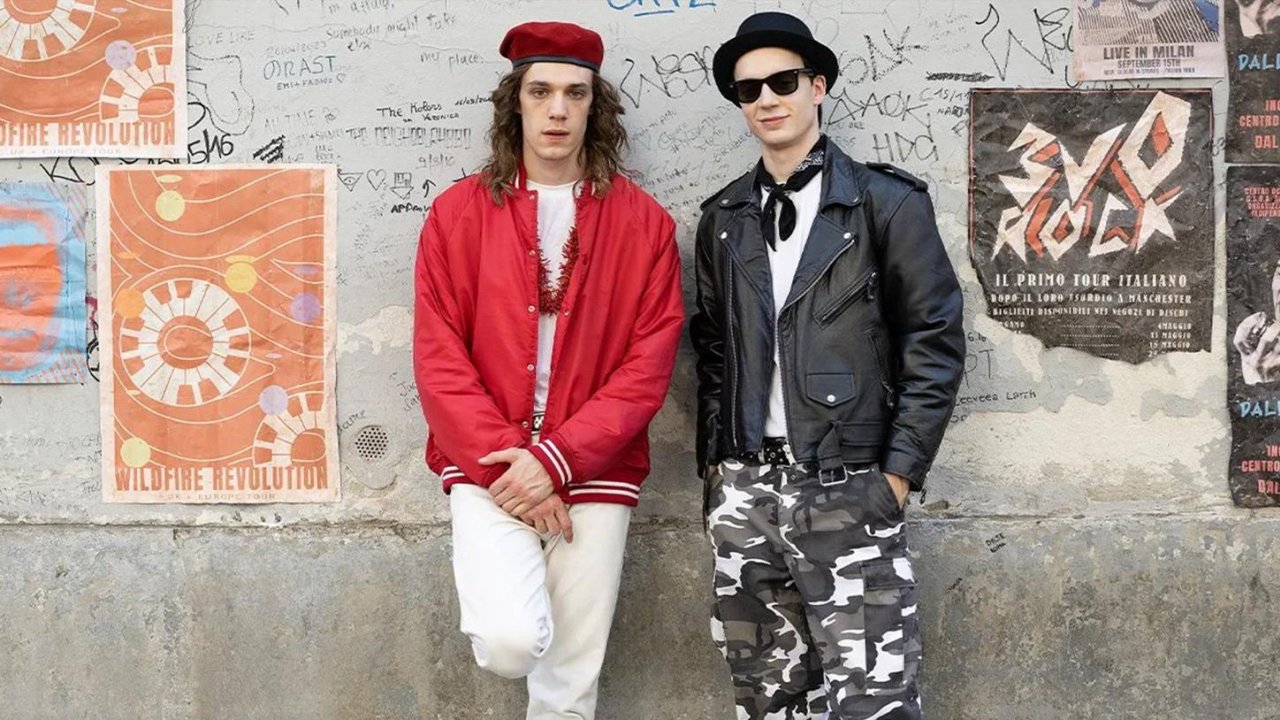 La serie di Sydney Sibilia è tra le più attese dell'autunno.