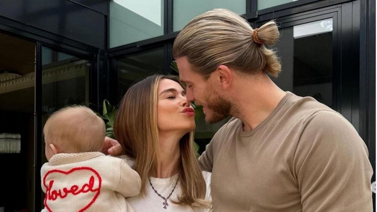 Diletta Leotta e Loris Karius con la piccola Aria