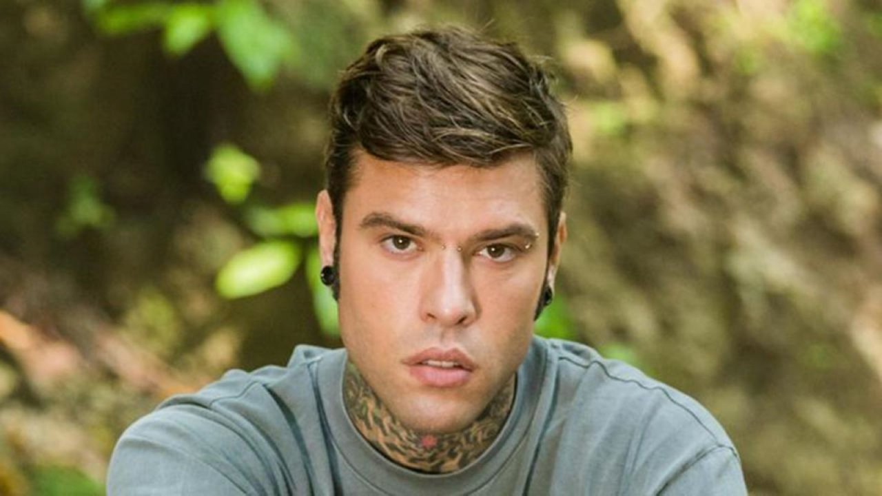 Un primo piano del rapper Fedez