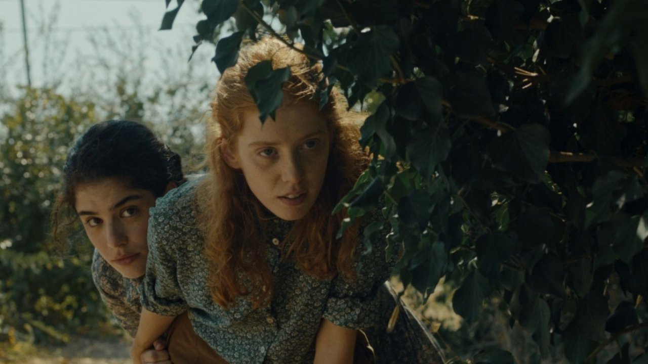 Grace Ambrose e Francesca Carrain in una scena di Amen