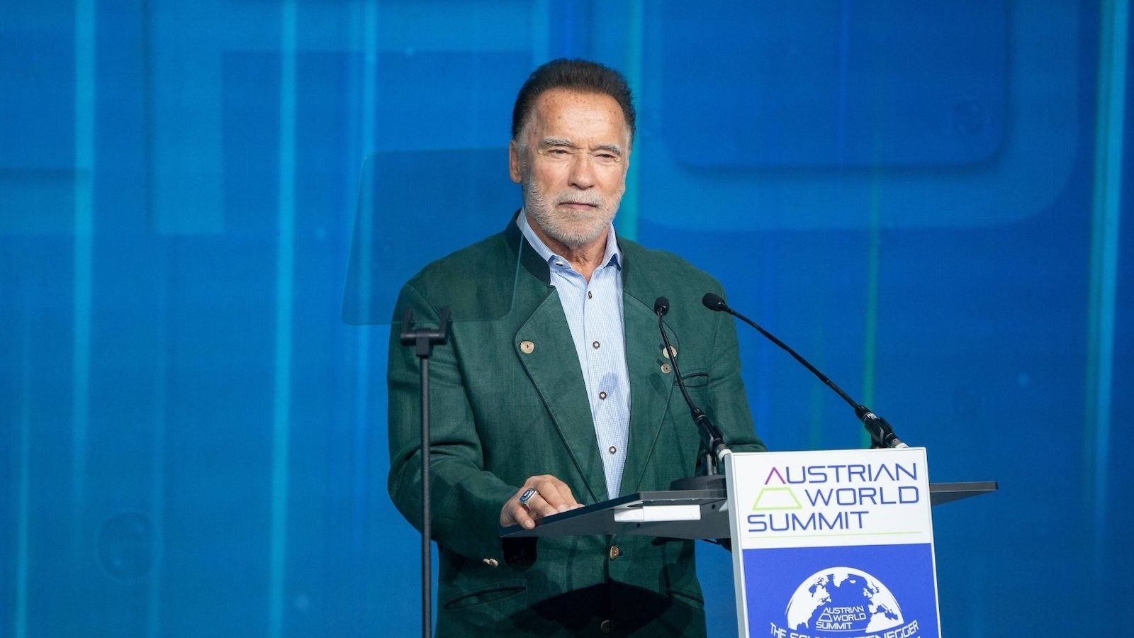 Arnold Schwarzenegger na Cúpula Mundial Austríaca