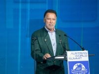 Arnold Schwarzenegger chiede che si intervenga sul cambiamento climatico: 'Dobbiamo salvare i nostri figli'