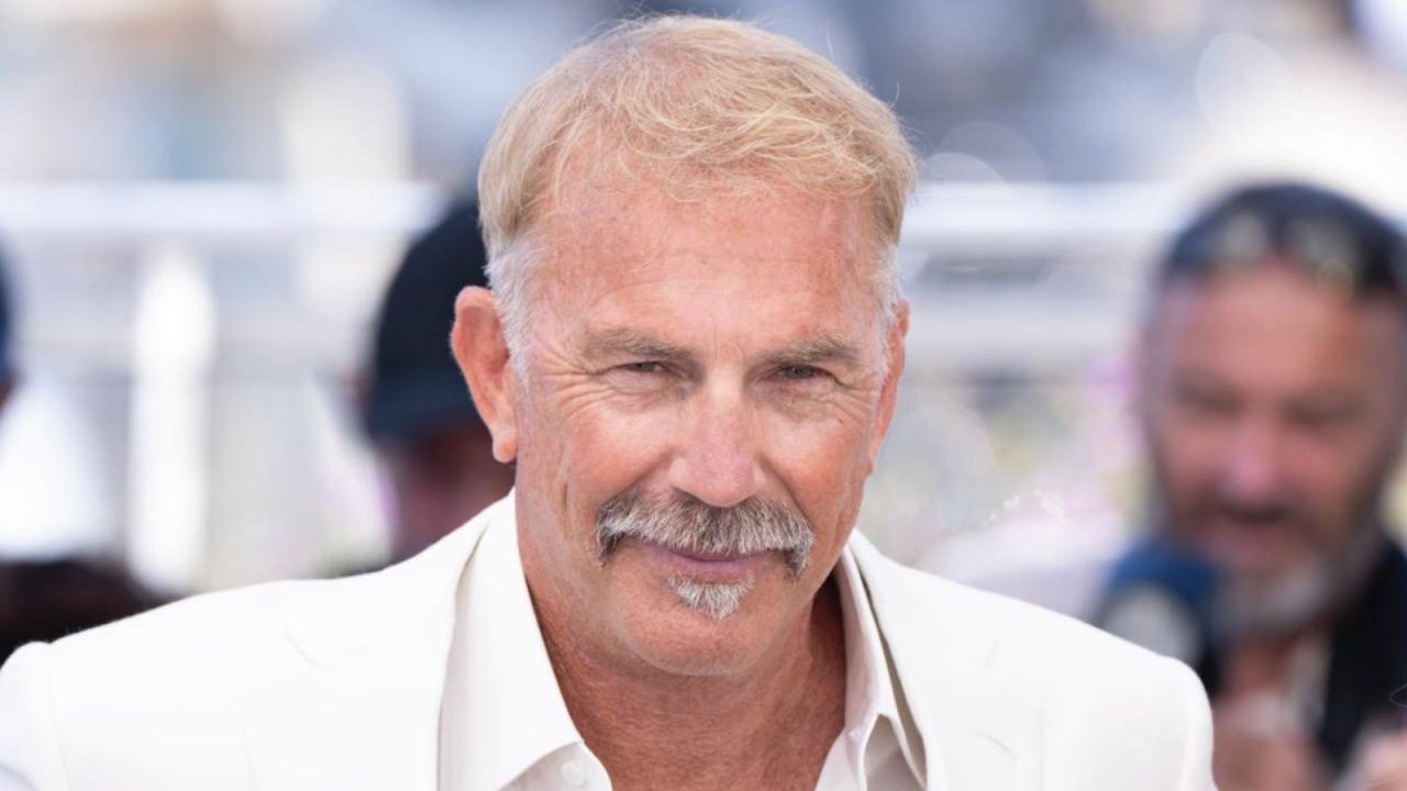 Un primo piano di Kevin Costner a Cannes