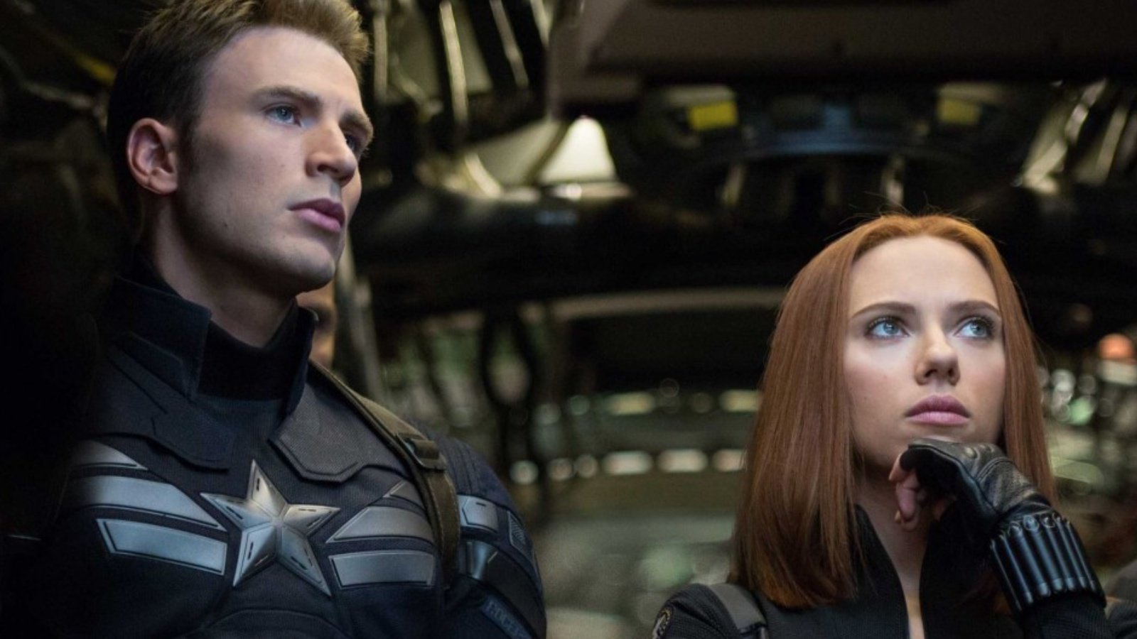 Scarlett Johansson e Chris Evans nei ruoli di Black Widow e Capitan America