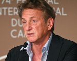 Sean Penn: 'Dopo il ruolo dell'omosessuale in Milk ho passato 15 anni di infelicità sui set'