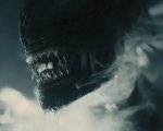 Alien: Romulus, la protagonista Cailee Spaeny faccia a faccia con lo Xenomorfo nella nuova foto