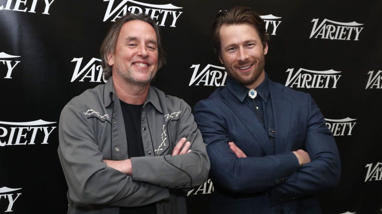 Richard Linklater e Glen Powell in posa