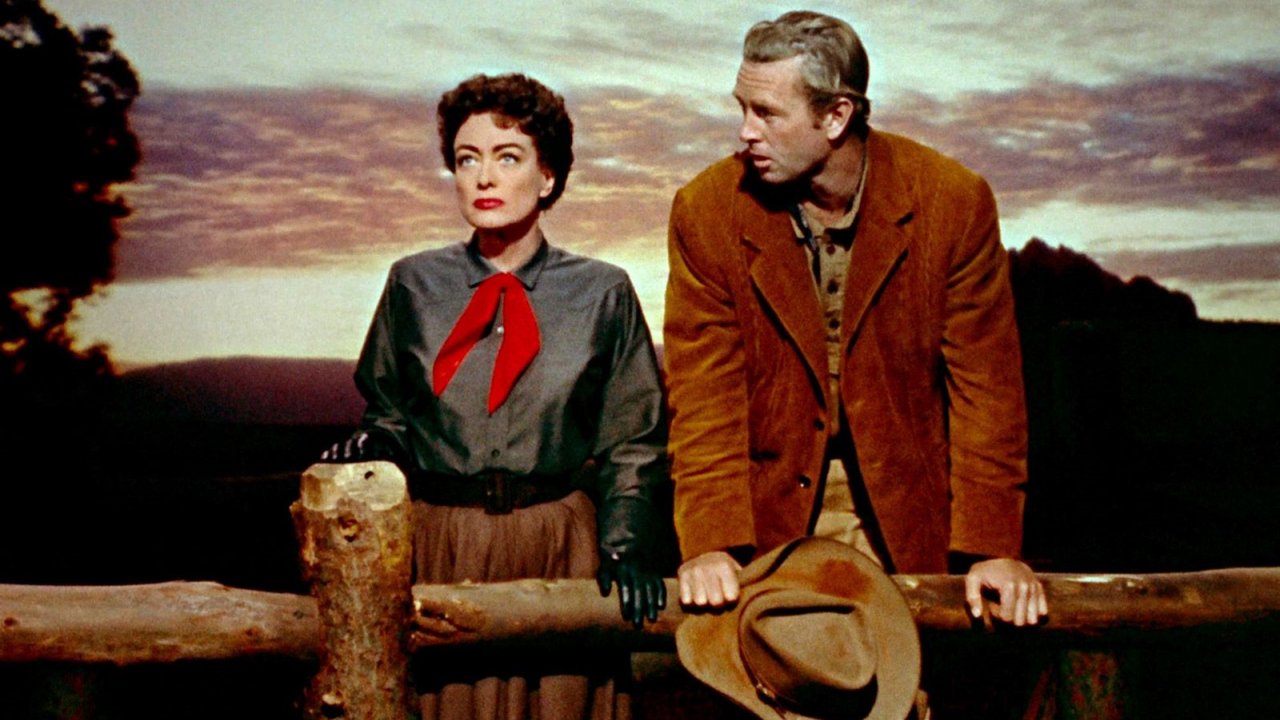 Joan Crawford e Sterling Hayden in una scena di Johnny Guitar