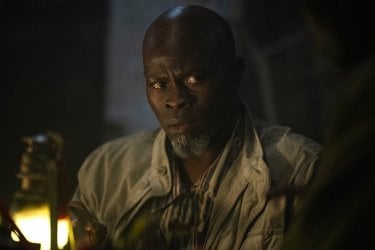 Um lugar tranquilo, dia 1, Djimon Hounsou em uma cena do filme