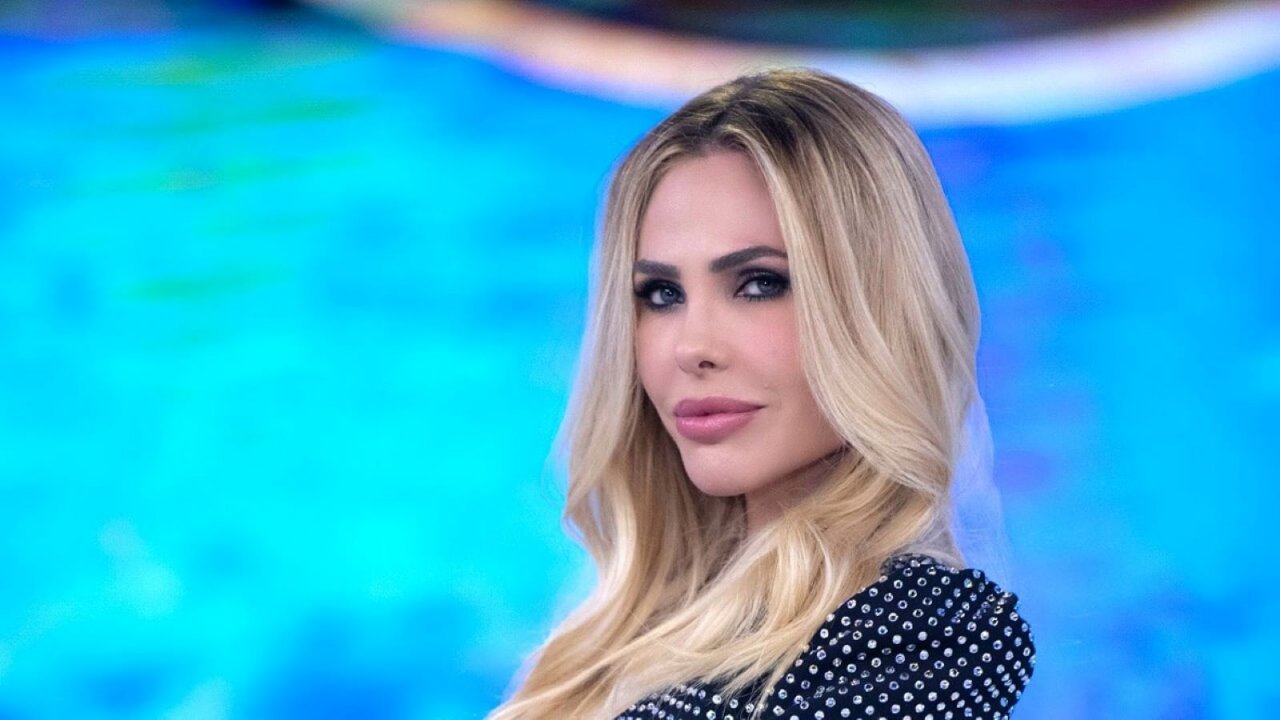 Ilary Blasi durante una puntata dell'Isola dei Famosi