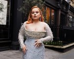 Nicola Coughlan, star di Bridgerton, debutta come cantante per beneficenza
