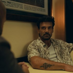 Un giorno da leone: Frank Grillo in una scena del film