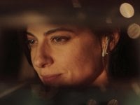 Non riattaccare, recensione: Barbara Ronchi e un viaggio emotivo al centro della notte