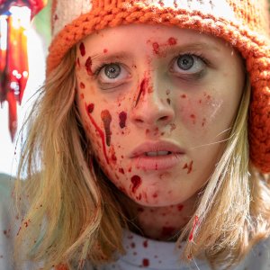 Becky: Lulu Wilson in una scena del film