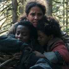 Never Let Go - A un Passo dal Male: Halle Berry stringe i propri figli in una scena