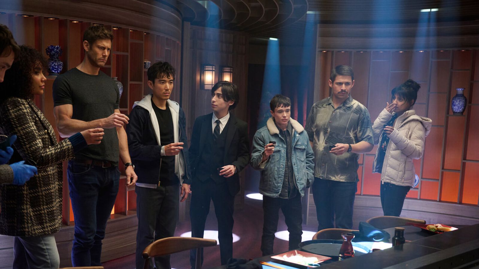 Il cast di The Umbrella Academy in una scena della quarta stagione