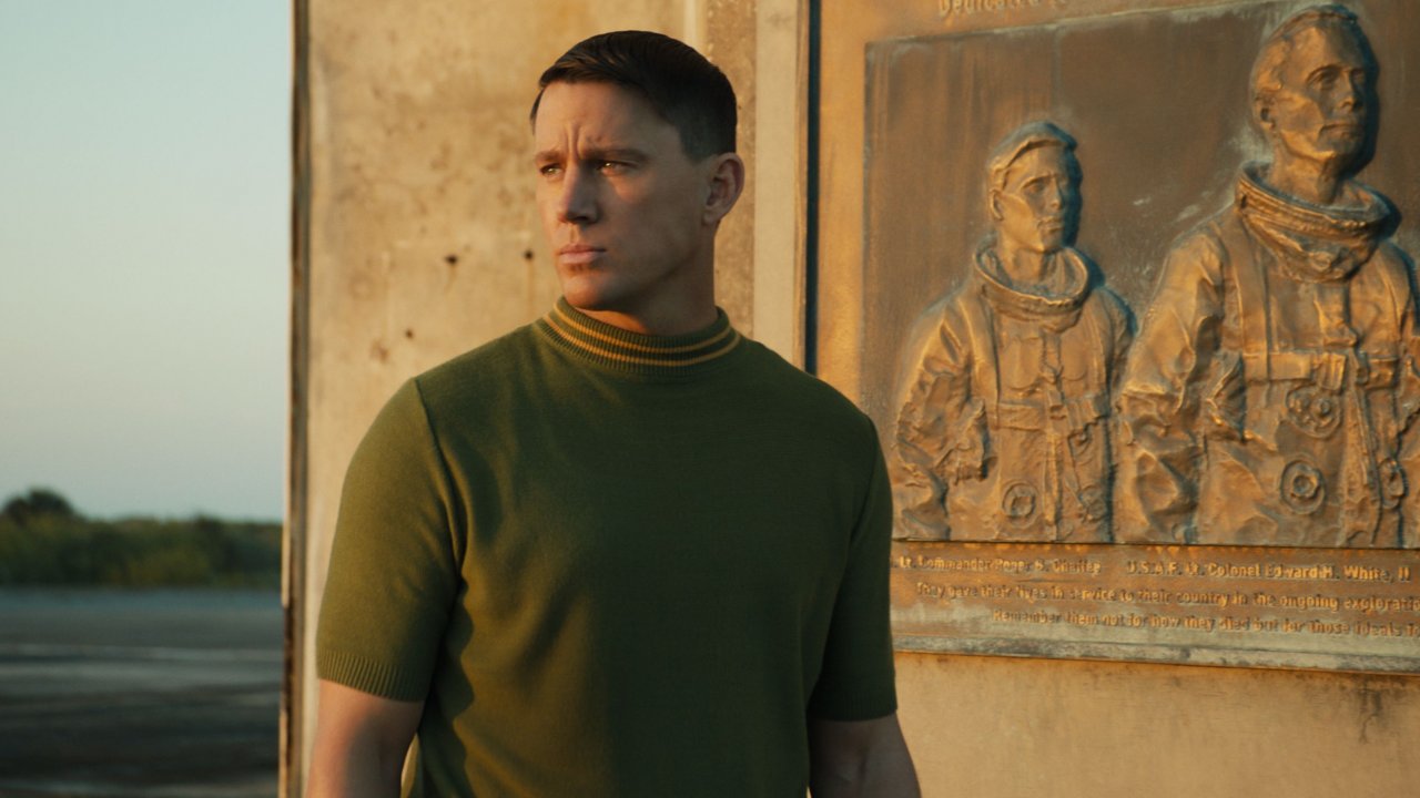 Channing Tatum in una scena di Fly Me to the Moon