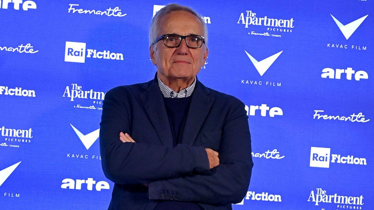 Un'immagine di Marco Bellocchio a braccia incrociate