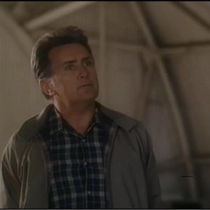 Roswell: Martin Sheen in una foto