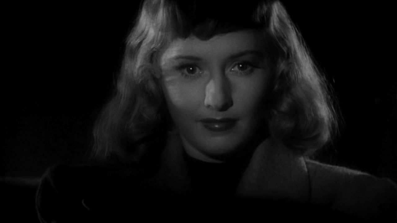 Un primo piano di Barbara Stanwyck