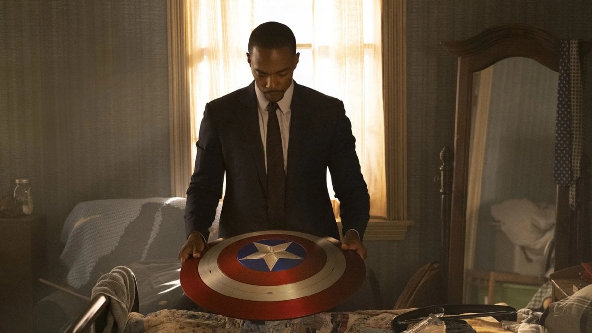 Captain America: Brave New Workd, Anthony Mackie svela il nuovo costume con una foto inedita