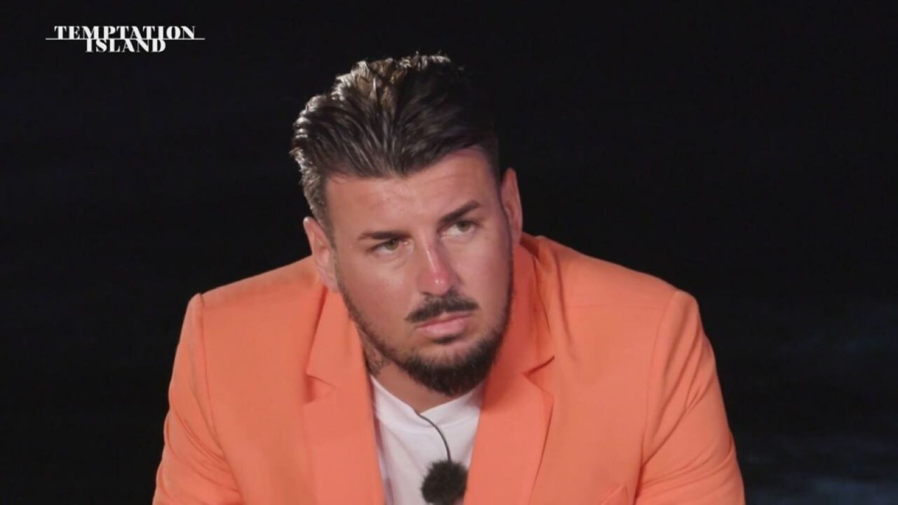 Lino- mentre rifiuta il secondo falò