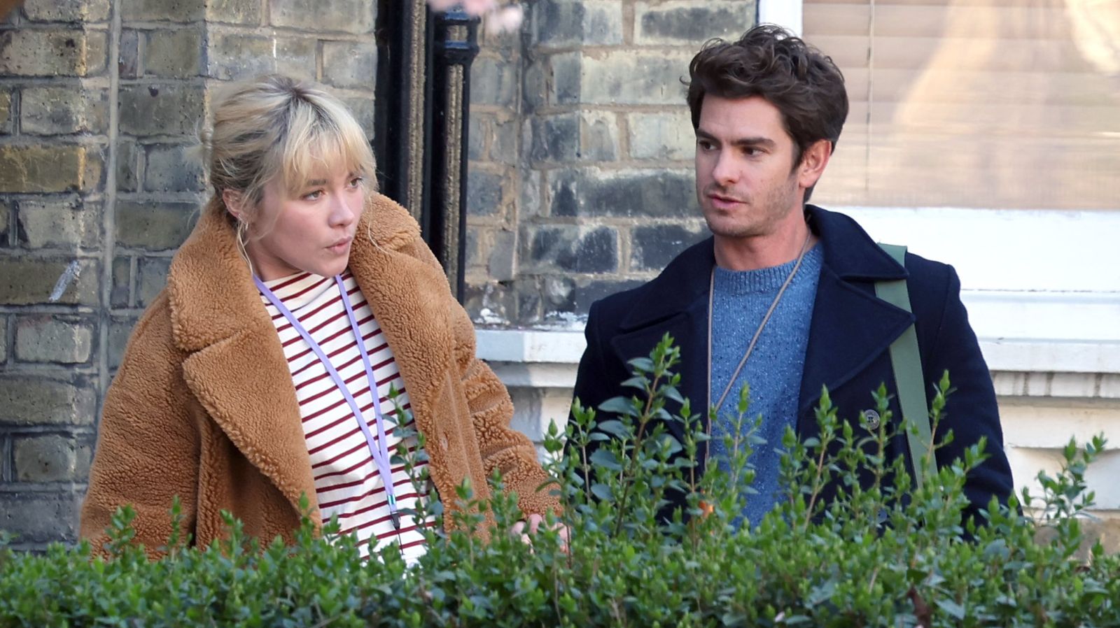 Florence Pugh e Andrew Garfield sul set di We Live in Time