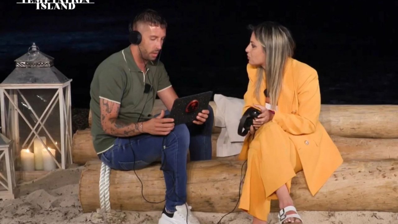 Christian e Ludovica durante il falò di confronto